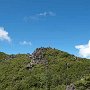 雨池山峠似でた所で、体の疲れを感じる。大した行程でもないのだが・・・　少し休憩を兼ねて食事を取ろうと思った所で気がついた。朝飯を食っておらず、食料も携帯していないことを。